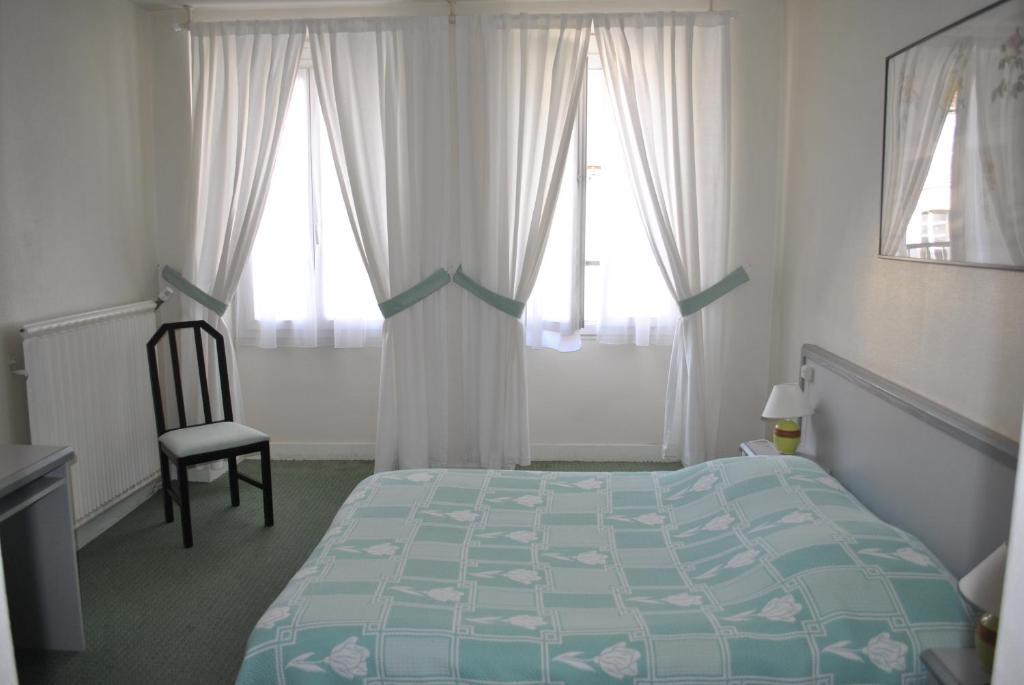 Grand Hotel De L'Etoile Courtenay  Pokoj fotografie